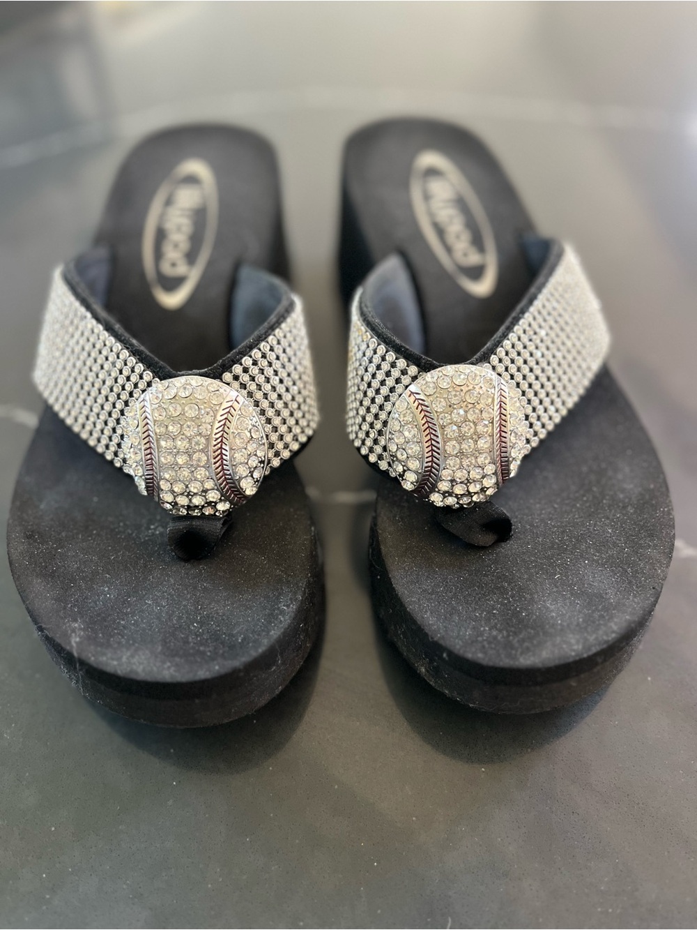 Lillypod Women’s Black Rhinestone Baseball Flip Flop Sandals size 8